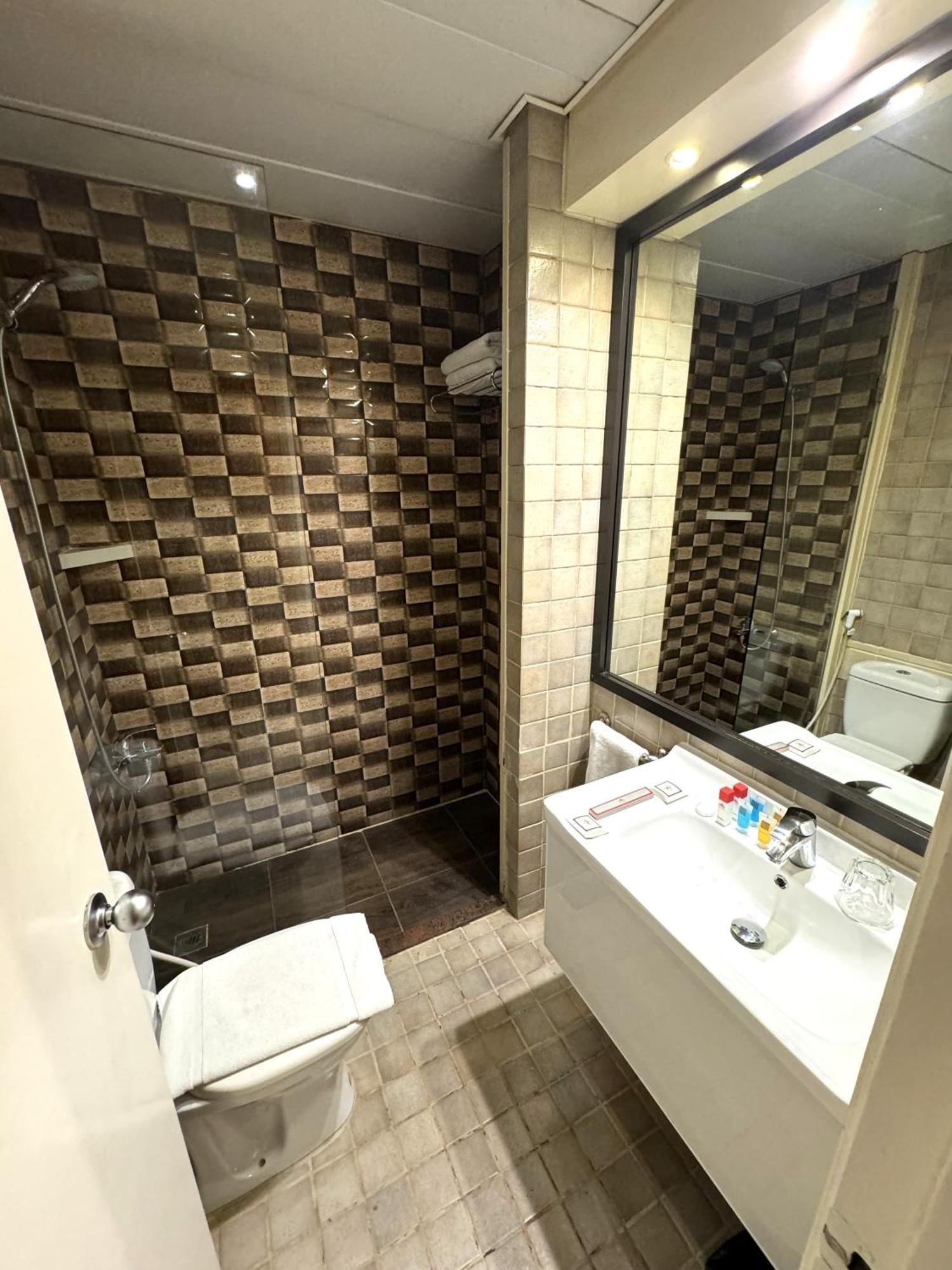 Duroy Hotel By Beverly Beirut Exteriör bild