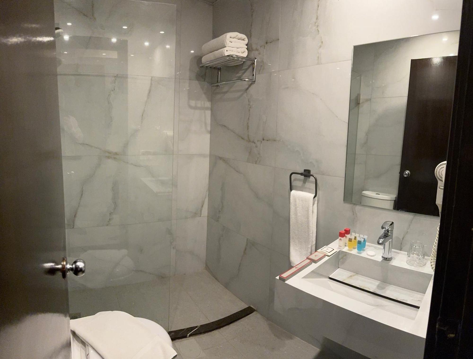 Duroy Hotel By Beverly Beirut Exteriör bild